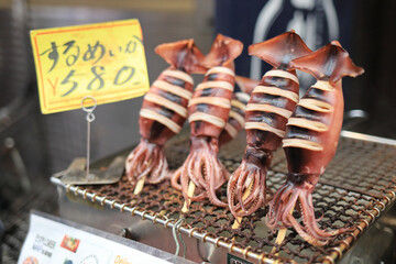 大阪・黒門市場の焼きスルメイカ