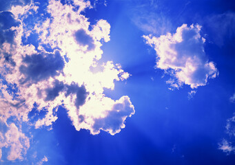 Fototapeta na wymiar 雲と太陽