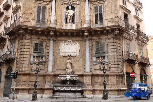 Palermo, Sicily (Italy): Quattro Canti and Piaggio Ape Car at Vigliena square, the center of the historic quarters of the city with the fountains Spring, Summer, Autumn and Winter