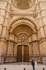 fachada principal, Catedral-Basílica de Santa María de Palma de Mallorca, iniciada en 1229, Palma, Mallorca, balearic islands, spain, europe