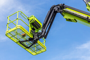 the automatic retractable boom of the construction machine