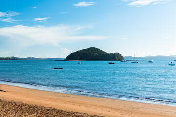 ニュージーランド　ベイ・オブ・アイランズのパイヒアのビーチの朝の風景