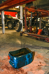 Homemade container for collecting engine oil