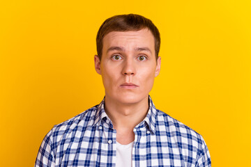Obraz premium Portrait of strict successful guy look in camera isolated on yellow color background