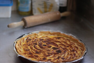 my wife cook an apple pie