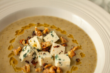 Pear Cream with Gorgonzola Cheese