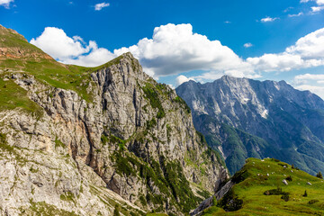 Unterwegs auf der höchsten Straße Sloweniens zum Magart Gipfel - Slowenien - Italien