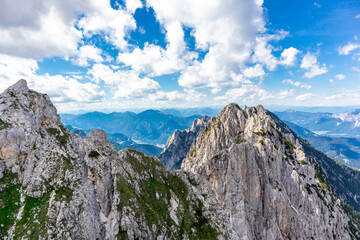 Fototapeta premium Unterwegs auf der höchsten Straße Sloweniens zum Magart Gipfel - Slowenien - Italien