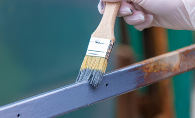paint the iron frame with gray paint.