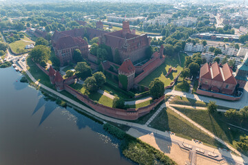 Fototapeta na wymiar The castle in Malbork in the rays of dawn