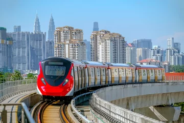 Fototapete Kuala Lumpur Malaysia Mass Rapid Transit (MRT) Putrajaya Line Zug mit Blick auf Kuala Lumpur