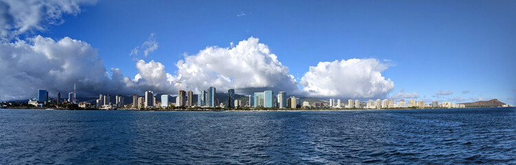 Naklejka premium Panoramic of Waikiki, Honolulu, Hotels and Diamond Head Crater during dusk
