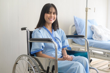 Obraz premium Hopeful and happy young patient woman in hospital, healthcare and medical concept
