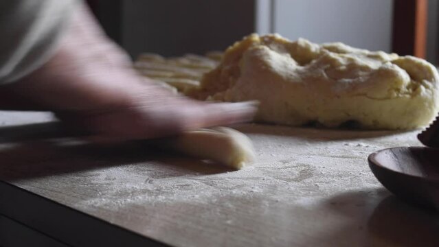 &Ntilde;oquis de papa. &ntilde;oquis en casa. Comida a base de papa, harina y huevo. Alimento elaborado de manera casera. 