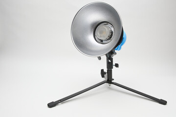 strobe with reflector pointed 45 degrees to the left 
