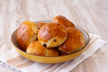 Whole wheat raisin teacakes