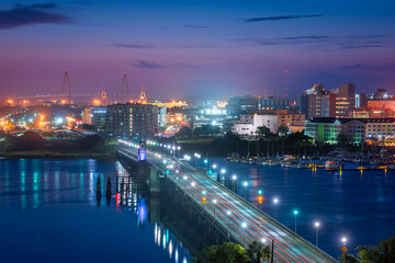 Fototapeta na wymiar Charleston, South Carolina, USA skyline over the Ashley River