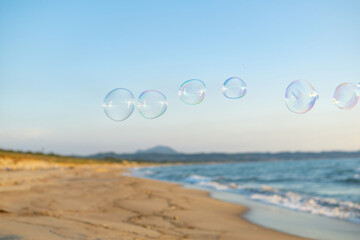 海とシャボン玉