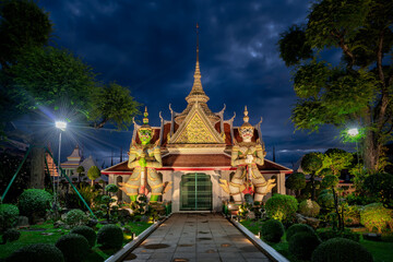 temple wat arun in thailand