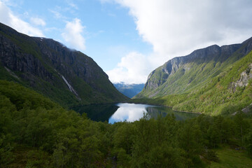 Fototapeta na wymiar mountain lake in norway
