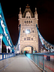 Fototapeta na wymiar Tower Bridge in London at night, Reino Unido.