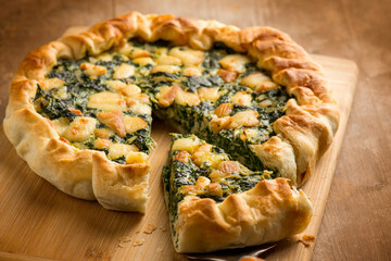 salt pie with ricotta cheese and fresh spinach - 514523776