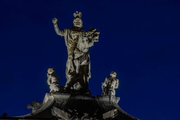 Fototapeta na wymiar statue of saint peter at night