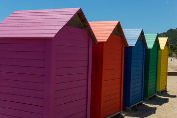 Casetas de colores en la playa