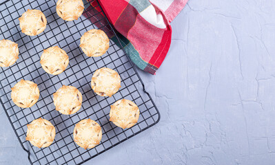 British Christmas mince pies or tarts with fruit filling, on cooling rack, horizontal, top view