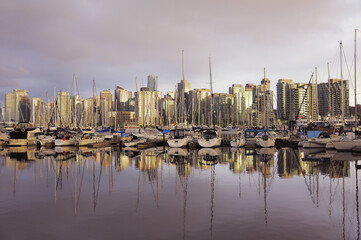 Obraz premium View of the harbour at sunset time. Vancouver.