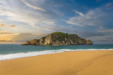 Fototapeta na wymiar Huatulco bays - Cacaluta beach. Secret beach in Mexico only acessible by a trail in the jungle