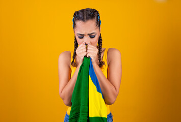 female brazilian cheerleader posing for photo
