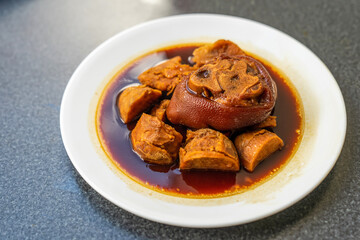 Chinese Cuisine: Dongpo Elbow