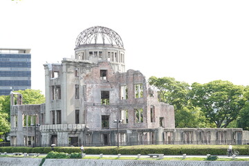 朝の原爆ドーム