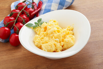 Scrambledd egg in the bowl
