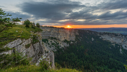 Fototapeta na wymiar sunset in the jura mountains cliff