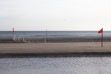 Stellnetz bei Ebbe am Strand