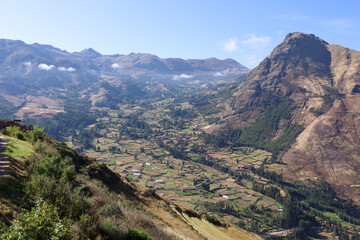Fototapeta premium Nice view of the town of Pisac from the ruins with the same name in Cusco.