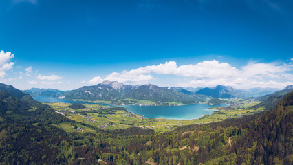 Fototapeta na wymiar Lake Wolfgang in Salzkammergut, Austria