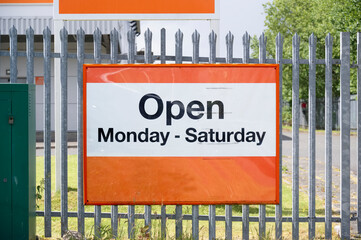 Business shop opening and closed times in hours and days