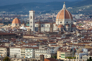 Fototapeta na wymiar Firenze. Veduta del campanile di Giotto e del Duomo con la cupola del Brunelleschi.