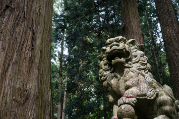 Fototapeta na wymiar A powerful stone statue of the guardian deity of Murou Ryuketsu Shrine in Nara, Japan