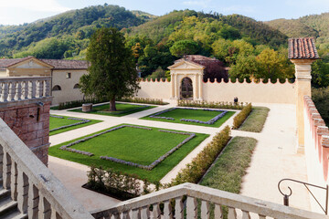 Luvigliano, Torreglia. Padova. Giardino tra le mura di Villa dei Vescovi.