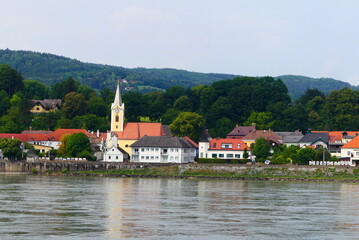 Fototapeta na wymiar Persenbeug-Gottsdorf an der Donau