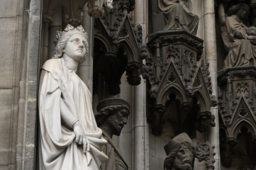 Sandsteinstatue am Kölner Dom