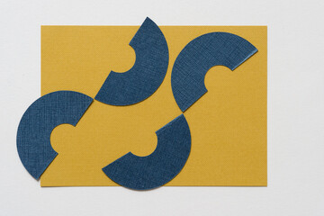 segments of blue paper rings on yellow and beige