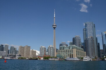 Obraz premium Toronto Skyline and harbour on a sunny day