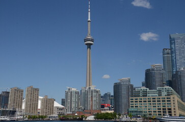 Fototapeta premium Toronto Skyline and harbour on a sunny day