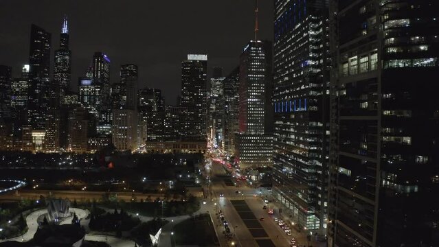 right to left pan of chicago downtown skyline