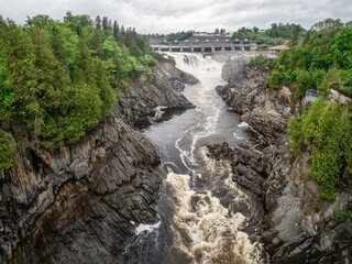 Fototapeta na wymiar The roaring of the energy generating waterfall at Grand Falls, NB, Canada
